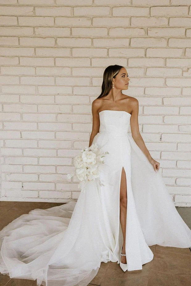Vestido de novia elegante de satén sin tirantes, corte A y con cuentas
